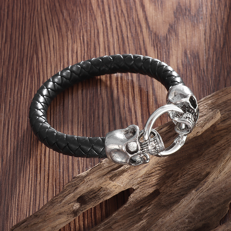 สร้อยข้อมือหนังถักหัวกะโหลกคู่ - Gothic Skull Ring บทวิจารณ์และราคา