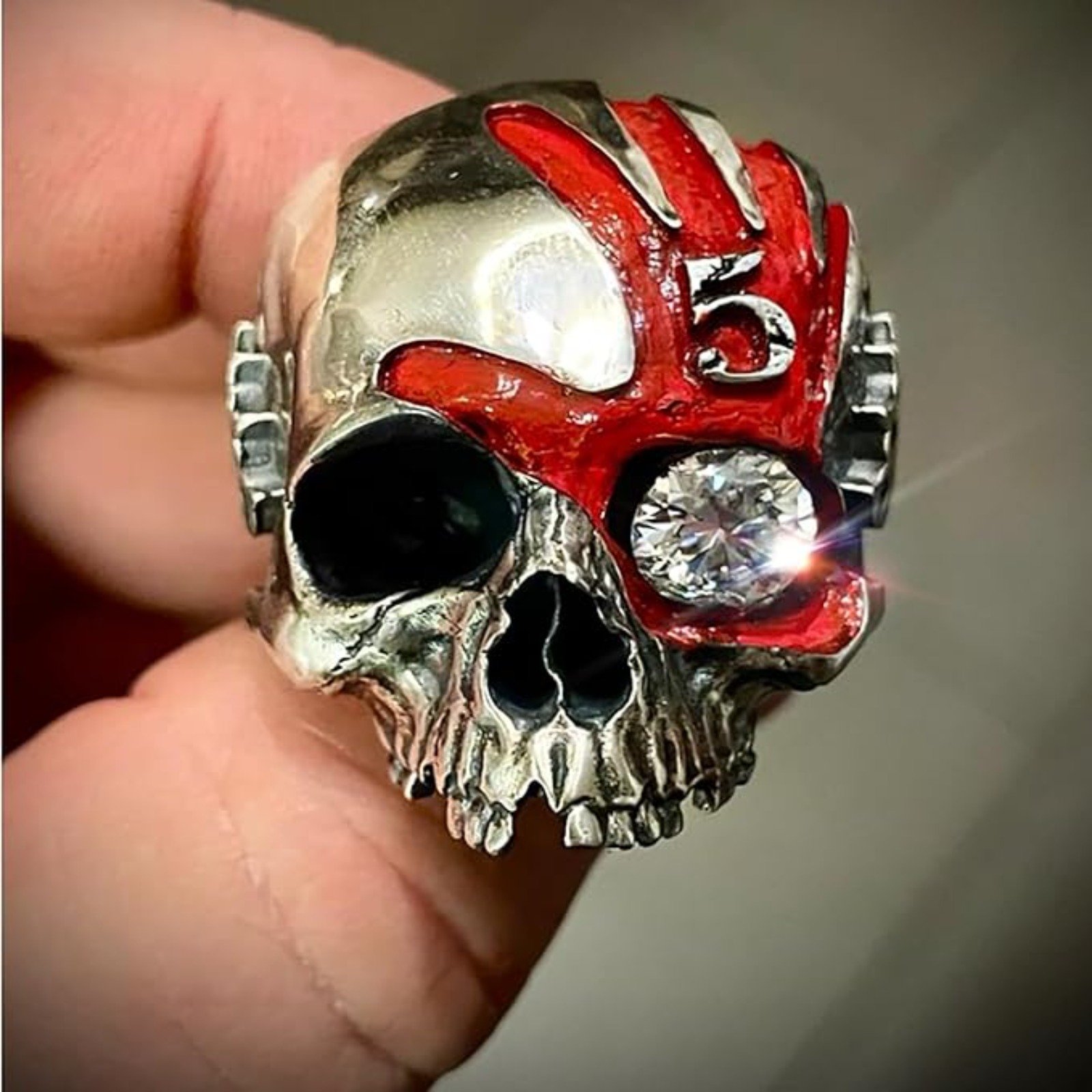 แหวนหัวกะโหลก Five Fingers Pun - Gothic Skull Ring บทวิจารณ์และราคา